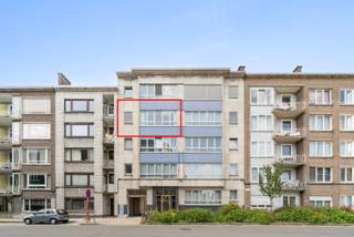 Dit lichtrijk appartement op de derde verdieping (lift aanwezig) bevindt zich op een ideale locatie, nabij het station Gent-Sint-Pieters en...