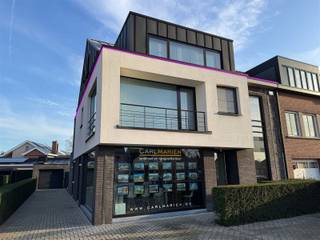 Sunny rooftop apartment with 1 bedroom, living room with open kitchen, bathroom, storage room, basement, sun terrace and bike storage.