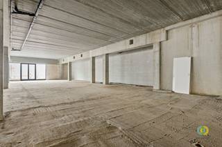 Are you ready to establish your business in a prime location? This commercial property at T'Bridge House, in the beating heart of the 4...
