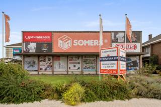 Uitzonderlijke zichtlocatie langs de drukke Woluwelaan in Machelen. Dit multifunctioneel gebouw biedt heel wat mogelijkheden voor bedrijven die op zoek zijn naar een goed bereikbare en zichtbare vestigingsplaats.<br /><br />Het pand omvat:<br />• Hoofdgebouw: ± 1.600 m²<br />• Loods: 320 m²<br />• Parking: 380 m²<br />• Totale oppervlakte: ± 2.300 m²<br /><br />Het gebouw is gedeeltelijk renovatiebehoeftig, wat ruimte biedt om het pand volledig naar eigen noden en huisstijl in te richten.<br /><br />Huurprijs: € 18.000 / maand<br />Aankoopprijs: op aanvraag<br /><br />Interesse of meer informatie? Neem gerust contact met ons op via 02.462.32.00.