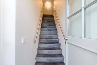 Op een uiterst rustige locatie (doodlopende straat) en op wandelafstand van het centrum kunt u dit appartement (type penthouse/duplex) terugvinden...