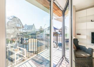 PRACHTIG duplexappartement met zuidgericht terras in centrum Sint-Idesbald.Dit energiezuinige (EPC LABEL A) pand bevindt zich in de jonge (2017) ...