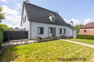 Deze stijlvolle kwalitatieve woning omvat maar liefst 280 m2 bewoonbare oppervlakte.Op het gelijkvloers een inkomhal (+ gastentoilet), een lichtrijke...