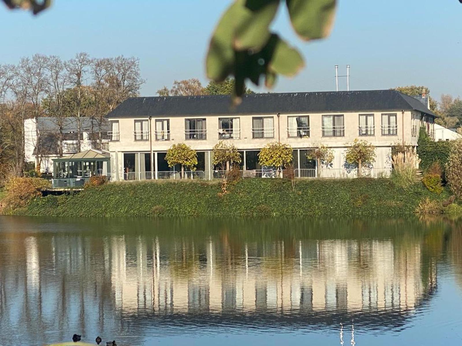 Hotelcomplex, restaurant en twee feestzalen te Mechelen  - foto 1