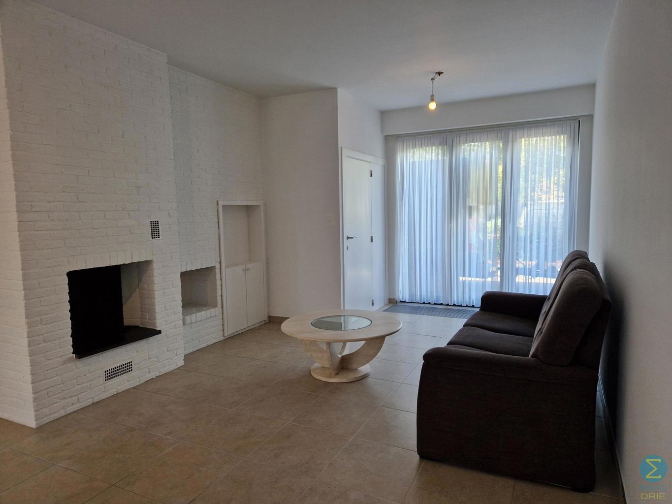 Woning met 3 slaapkamers en inpandige garage op 328m² - foto 3