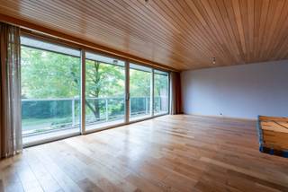 Locatie:Dit appartement gelegen op de iconische Fruithoflaan biedt tal van mogelijkheden. Het gebouw is omgeven door groen en geniet van een rustige...