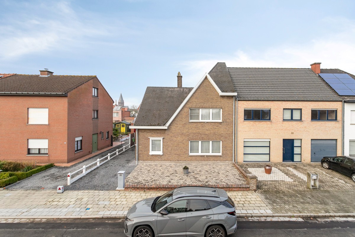 Zeer goed onderhouden halfopen bebouwing met 3 slaapkamers en garage! - foto 2