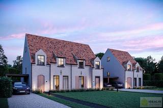 EEN RUSTIGE LIGGING MET ALLE VOORZIENINGEN IN DE BUURT<br />In de aangename en rustig gelegen Graanstraat 34 te Hamont realiseren wij prachtige en verzorgde nieuwbouwwoningen. Deze woning betreft een halfopen bebouwingen, gelegen op een mooi perceel van 5a 48ca. Dankzij de gunstige ligging bevinden<br />scholen, winkels, het station en openbaar vervoer zich op korte afstand, wat zorgt voor een vlotte bereikbaarheid en een praktisch dagelijks leven.<br /> <br />KWALITATIEVE ARCHITECTUUR IN MODERNE PASTORIJSTIJL<br />De woningen worden gebouwd in een moderne pastorijstijl met subtiele klassieke accenten. Kenmerkend zijn de ruime aluminium ramen die voor veel natuurlijke lichtinval zorgen, houten voordeuren en sierluiken die de warme uitstraling versterken, en gevels die fraai worden afgewerkt met voorgekaleide gevelsteen. Zo ontstaat een tijdloos en verzorgd geheel dat aansluit in de omgeving en toch op zichzelf staat.<br /> <br />DUURZAME MATERIALEN EN ENERGIEZUINIGE TECHNIEKEN<br />Er wordt uitsluitend gebruik gemaakt van duurzame en onderhoudsvriendelijke materialen. Daarnaast worden de woningen standaard uitgerust met de nieuwste energiezuinige technieken, waaronder een warmtepomp, Ventilatie systeem D (balansventilatie met warmterecuperatie), vloerverwarming en zonnepanelen. Dankzij deze voorzieningen geniet u van een optimaal binnenklimaat en blijven de energiekosten beperkt, nu én in de toekomst.<br /> <br />DOORDACHTE INDELING EN HOOG WOONCOMFORT<br />De woningen beschikken over een praktische en functionele indeling, afgestemd op het moderne gezinsleven. Ruime leefruimtes, voldoende berg- en opbergruimte, een open keuken, comfortabele slaapkamers en een aangename tuin maken van elke woning een plek waar het heerlijk wonen is.<br /><br />Grondaandeel: € 140.000,00<br />Constructiewaarde: € 271.500,00<br />Prijs inclusief BTW en registratierechten: € 485.315,00