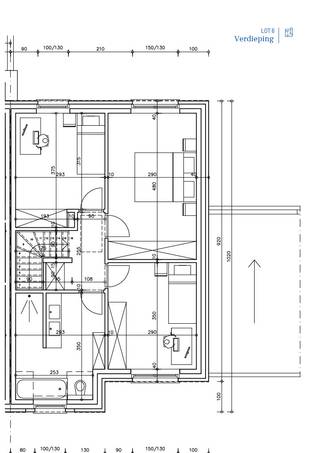 Welkom in de warme omhelzing van een landelijke halfopen nieuwbouwwoning, inclusief carport, gelegen op een zuidoostelijk-georiënteerd perceel in een serene verkaveling. Deze charmante woning biedt niet alleen rust en comfort, maar ook een perfecte samensmelting van een moderne levensstijl en landelijke sfeer.<br />Met 3 slaapkamers is deze woning ideaal voor een gezinsleven terwijl een optionele vaste trap naar de zolder de mogelijkheid biedt voor een 4e slaapkamer. Deze energiezuinige BEN-woning is uitgerust met geavanceerde technologieën, waaronder een warmtepomp, vloerverwarming op het gelijkvloers en de verdieping, ventilatie type D met warmterecuperatie, een regenwaterput van 10.000L, zonnepanelen, en meer.<br />Het zuidoostelijk-georiënteerde perceel laat je genieten van de ochtendzon en creëert een sfeervolle buitenruimte voor ontspanning en gezelligheid. Voor meer informatie en om deze droomwoning te ontdekken, neem contact op met Ewout via 0497 588 888 of stuur een e-mail naar contact@huysmanbouw.be. Laten we samen de weg naar jouw nieuwe thuis verkennen.<br />Interesse in deze woning of bespreekt u graag even de verschillende mogelijkheden? 0497 588 888 of ewout@huysmanbouw.be. Ook voor een afspraak in onze kijkwoning maak ik graag tijd voor u vrij. 