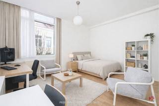 Living here means enjoying the very best of the city on foot. Just steps from the prestigious Avenue Louise and the lively Place Fernand Cocq,...