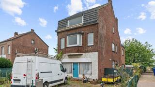 Ruime woning met 4 slaapkamers en enorm veel potentieelBent u op zoek naar een woning die u volledig naar eigen smaak kan inrichten? Deze ruime...