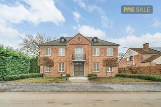 Deze stijlvolle pastorijvilla, gebouwd in 2010, is gelegen op een mooi hoekperceel van 1.022 m² in een rustige en residentiële omgeving te...