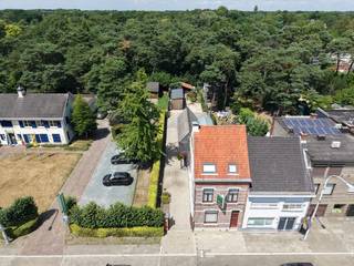In het bruisende centrum van Schilde bevindt zich deze verrassend ruime woning op een perceel van 553 m², met een bewoonbare oppervlakte van...