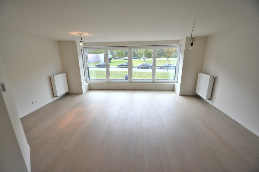 Un bel appartement au rez-de-chaussée avec un petit jardin ensoleillé et une terrasse bien situé près de la digue et du centre de Heist. - photo 2