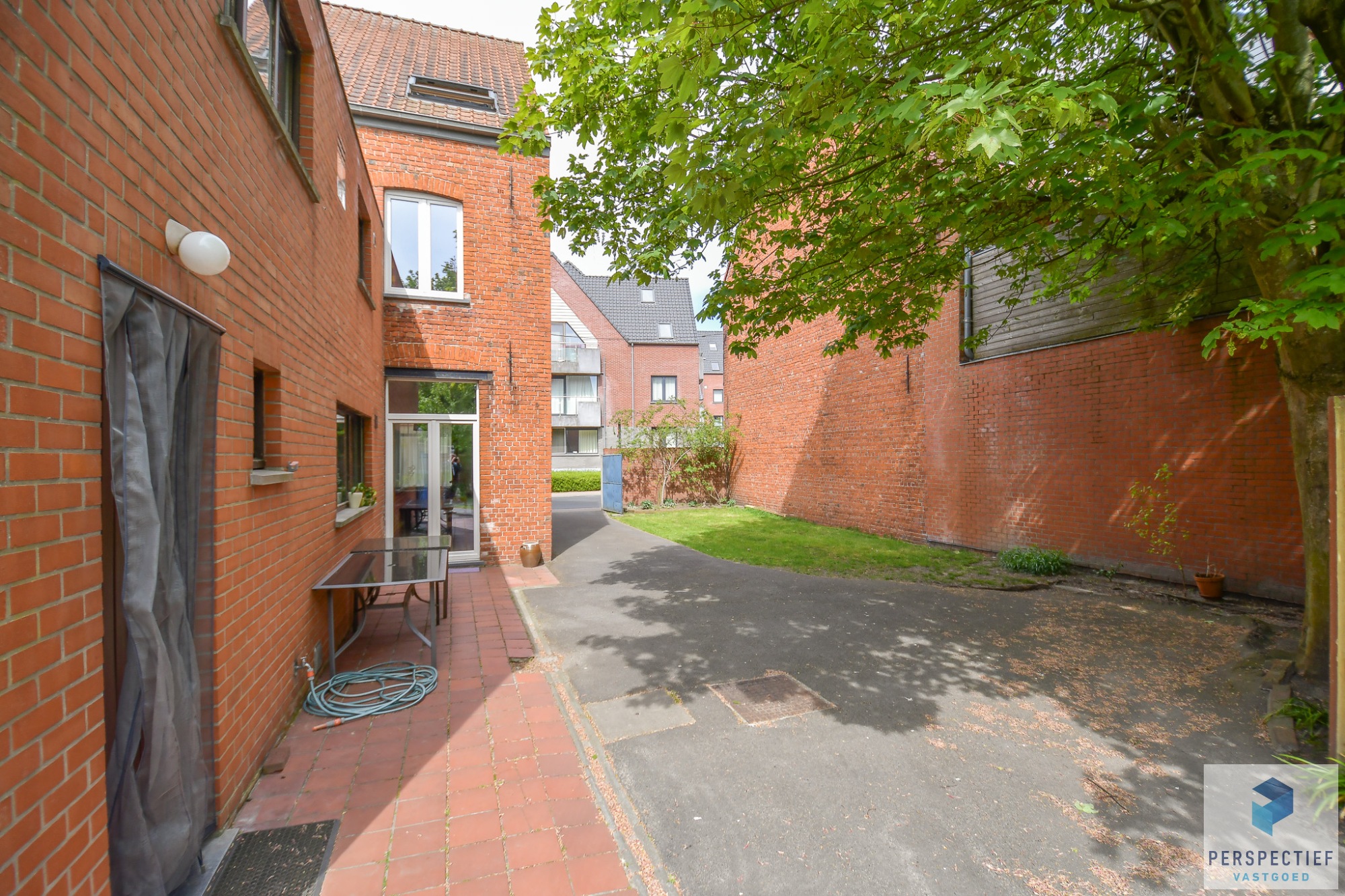 Ruime halfopen bebouwing met tuin en garage in het centrum van Oedelem - foto 5