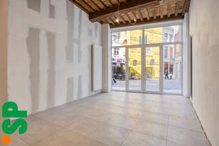 Volledig vernieuwd handelspand te huur op toplocatie in Antwerpen.Op een absolute topligging in het hart van Antwerpen, aan de bruisende Melkmarkt,...