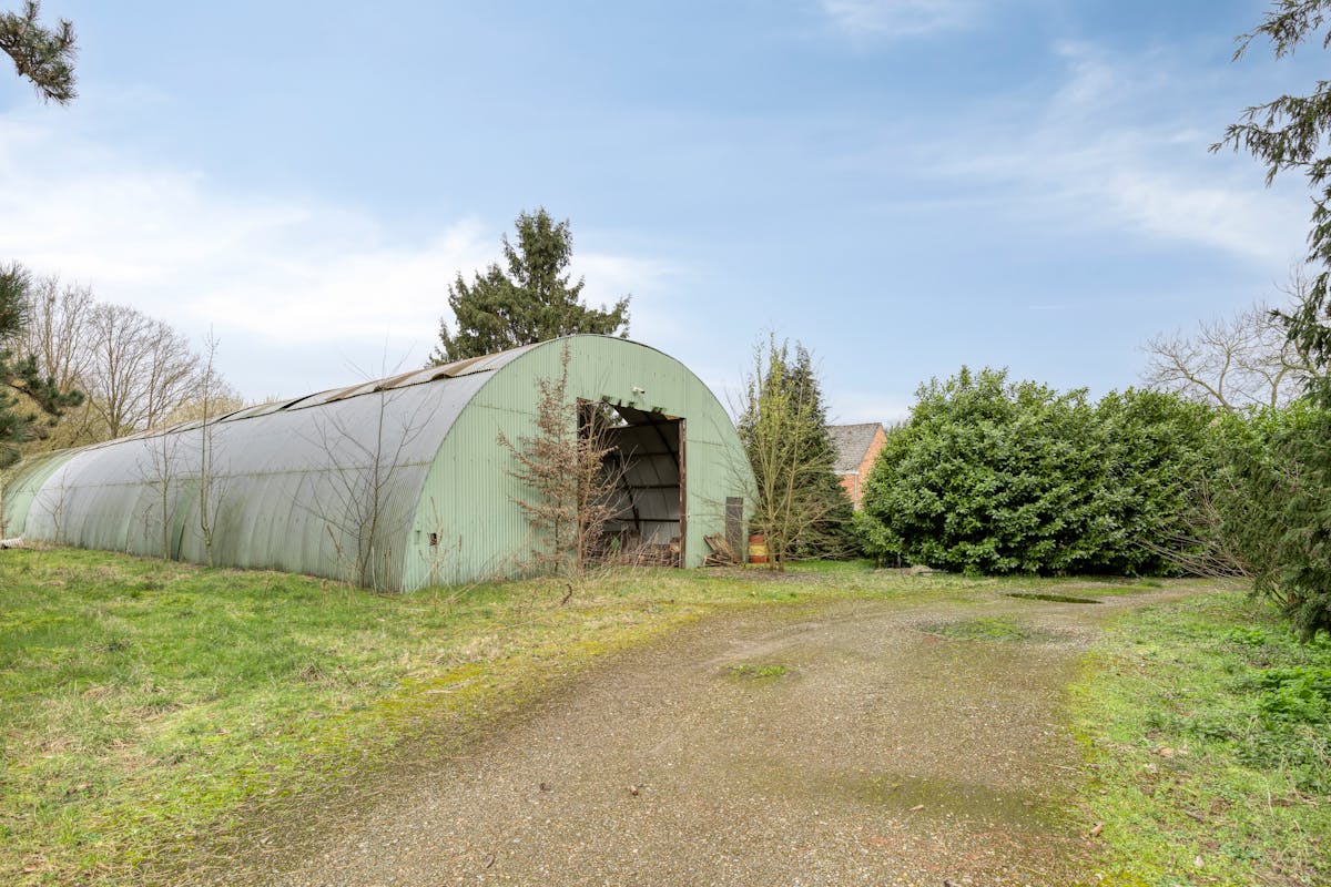 Te renoveren hoeve  op 1 ha 11 are rustig gelegen in Haacht - foto 4