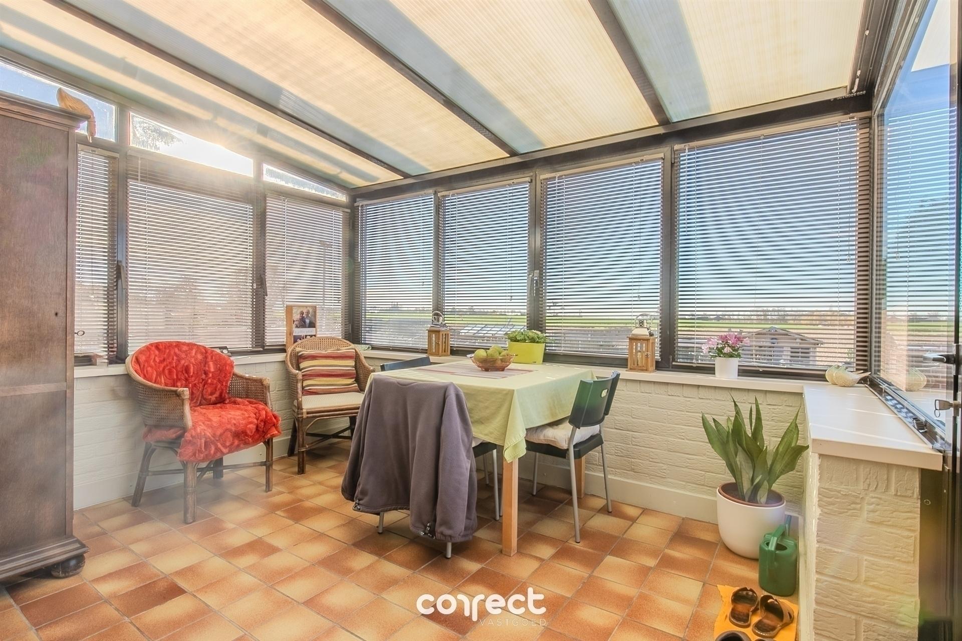 Instapklare open bebouwing met 3 slaapkamers, 2 garages en zicht op de velden! - foto 4