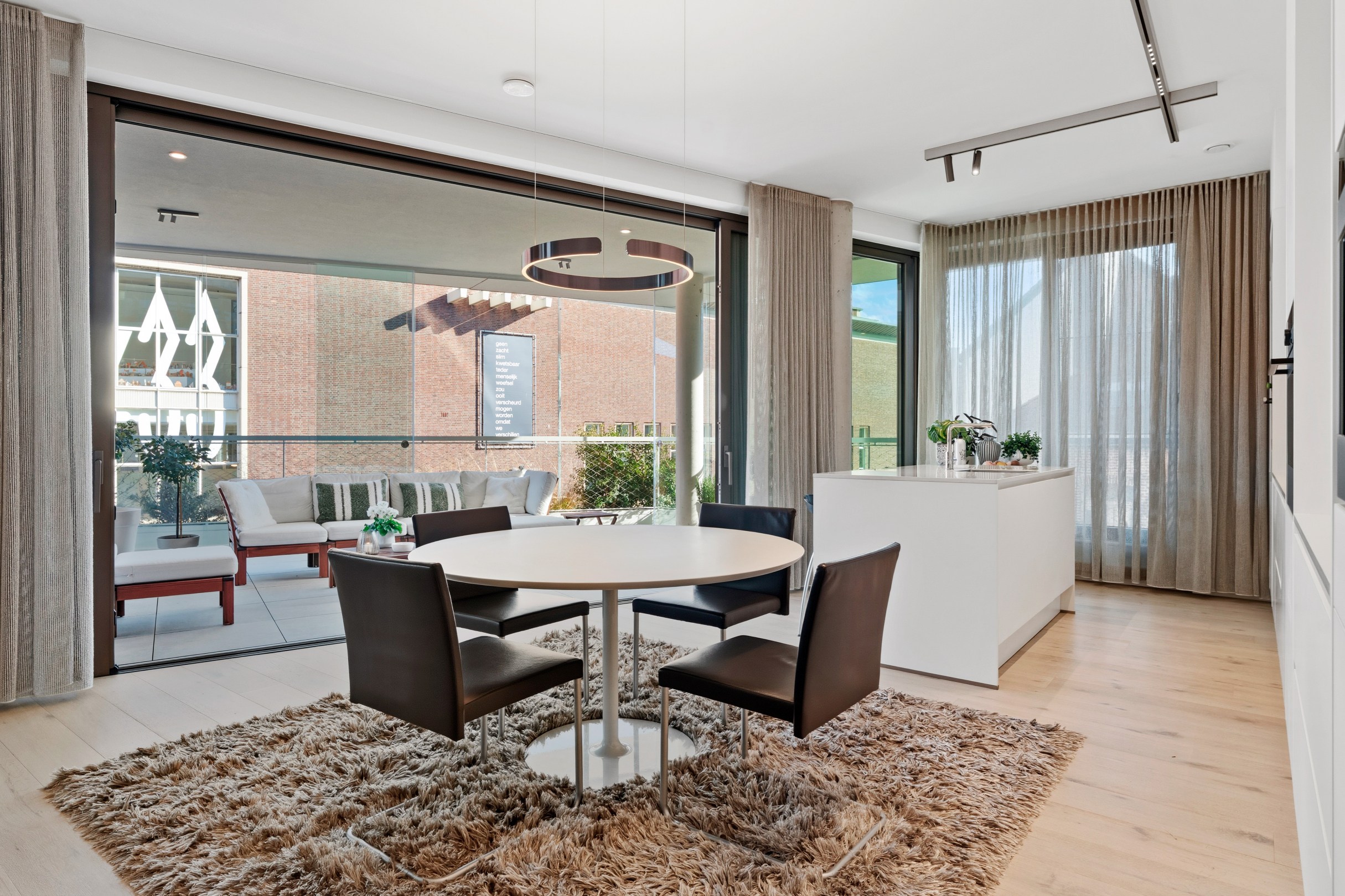 Exclusief appartement met royale wintertuin, ondergrondse parking en extra berging te Hasselt. - foto 4