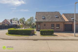 In Grembergen bevindt zich deze veelzijdige gezinswoning op een perceel van 457 m². Dankzij de uitermate rustige ligging en toch vlotte...