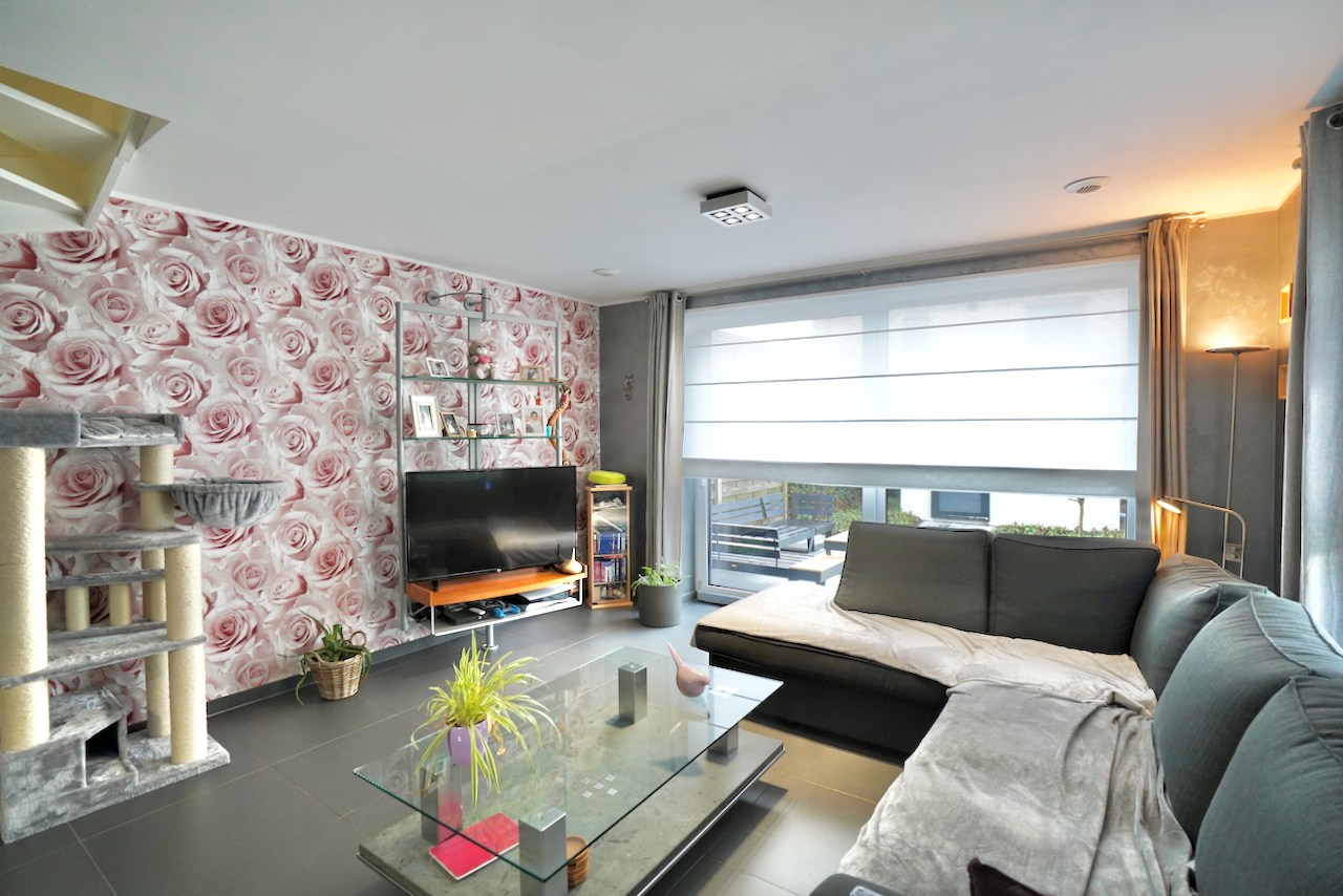 Enorm energiezuinig woonhuis in halfopen bebouwing te Eeklo ! - foto 5