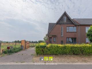 <span><strong>TE RENOVEREN HALFVRIJSTAANDE WONING MET 4 SLAAPKAMERS OP EEN PERCEEL VAN 10A91CA TE DILSEN-STOKKEM (ROTEM)<br /><br />TROEVEN<br /></strong>- Zeer landelijk en rustig gelegen. <br />- Mogelijk te renoveren naar je eigen droomwoning!<br />- Elektriciteit is conform! <br />- Ideale levensloopwoning: badkamer en slaapkamer op het gelijkvloers!<br />- Slaapkamer met balkon en een prachtig weids uitzicht! <br />- Mogelijkheid tot het afbreken van 2 schuren. Ideaal voor de uitbreiding van uw tuin!<br />- Dit pand is momenteel verhuurd. <br /><strong><br />KELDERVERDIEPING -01<br /></strong>- Kelderruimte ((6,40m x 7,60m) + (2,80m x 2,40m) = 55,36m²): deur naar de tuin, betonvloer. <strong><br /><br />GELIJKVLOERS 00<br /></strong>- Inkomhal (2,60m x 2,50m = 6,50m²): trap naar de eerste verdieping, tegelvloer. <br />- Eetplaats/woonkamer (5,00m x 3,60m = 18,00m²): novilon. </span><br /><span>- Keuken (3,50m x 6,00m = 21,00m²): ingerichte keuken in af te werken staat met lades, kasten, oven, koelkast, vriesvak, oven, vaatwasser, keramische kookplaat, tegelvloer. </span><br /><span>- Badkamer (1,90m x 3,00m = 5,70m²): spoelbak, aparte douche met wandbetegeling, zittoilet, aansluiting wasmachine, tegelvloer. </span><br /><span>- Slaapkamer 1 (3,70m x 3,70m = 13,69m²): ook mogelijk in te richten als bureau, pvc vloer. </span><br /><br /><span><strong>VERDIEPING</strong> <strong>+01 00</strong></span><br /><span>- Overloop ((2,50m x 1,00m) + (1,00m x 2,60m) = 5,10m²): trap naar het gelijkvloers, luik naar de zolder, tapijt.<br />- Slaapkamer 2 (3,70m x 3,80m = 14,06m²): tapijt. <br />- Slaapkamer 3 (3,60m x 4,15m = 14,94m²): muurkasten, schuifdeur naar balkon, tapijt. <br />- Slaapkamer 4 (3,70m x 6,25m = 23,13m²): muurkasten, tapijt. <br /><br /><strong>ZOLDERVERDIEPING</strong> <strong>+02 </strong><br /></span><br /><span><strong>EXTERIEUR | 2 SCHUREN VOOR AFBRAAK OF RENOVATIE. </strong></span><br /><span><br /><strong>EXTRA INFORMATIE <br /></strong><span>Dit pand kan onderhevig zijn aan de renovatieverplichting die door de Vlaamse overheid wordt opgelegd voor residentiële gebouwen. Alle informatie kunt u terugvinden via https://www.vlaanderen.be/een-woning-kopen/renovatieverplichting-voor-residentiele-gebouwen-vanaf-2023.<br /><br /><strong>TOELICHTING VERHUURDE WONING</strong><br />Deze woning wordt momenteel verhuurd. De koper dient dus rekening te houden met het lopende huurcontract. De huurovereenkomst opzeggen voor eigen bewoning kan van zodra u eigenaar bent en mits een opzegtermijn van 6 maanden. <br />U dient er rekening mee te houden dat de huurder deze termijn krijgt om een nieuwe woonst te zoeken.<br /></span><br />Bekijkt u deze advertentie via een aanverwante vastgoedsite, surf dan zeker naar onze website <strong>www.N78vastgoed.be</strong> voor een uitgebreide beschrijving en foto's. <strong>Meer info: +32 (0)89 86 18 88 of info@N78vastgoed.be.</strong></span>