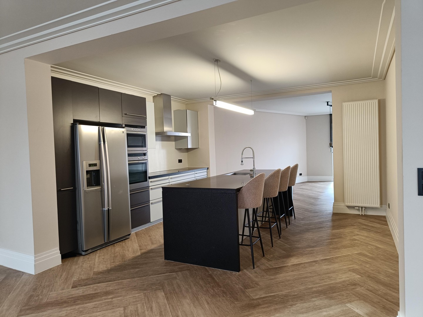 Gerenoveerd appartement met 4 slaapkamers - foto 4