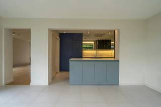 Cette spacieuse maison individuelle avec 4 chambres et un jardin confortable recherche ses nouveaux résidents. Outre le volume, cette maison...