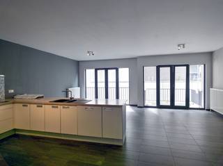 Luxe appartement met zuid georiënteerd terras en autostaanplaats. Het appartement bevindt zich op de eerste verdieping aan een rustige...