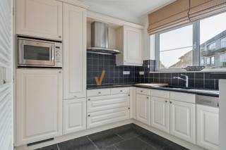 Instapklaar hoekappartement met terras en ondergrondse garagebox op centrale ligging te SchotenIn de rustige Gelmelenstraat te Schoten vinden we dit...