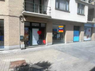 Op een strategische locatie in het hart van Halle, aan de Molenborre 44 + Bergensesteenweg 1 vindt u commercieel gelijkvloers. Ideaal voor kantoor...