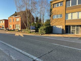 Centraal gelegen bouwgrond in Balen voor half-open bebouwing, in de nabijheid van alle voorzieningen zoals: winkels, openbaar vervoer en het...