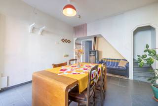 Aan het sfeervolle Boerenhof, in de Gentse wijk Rabot, ligt deze charmante instapklare woning met tuin. De omgeving ademt rust en gemeenschap:...