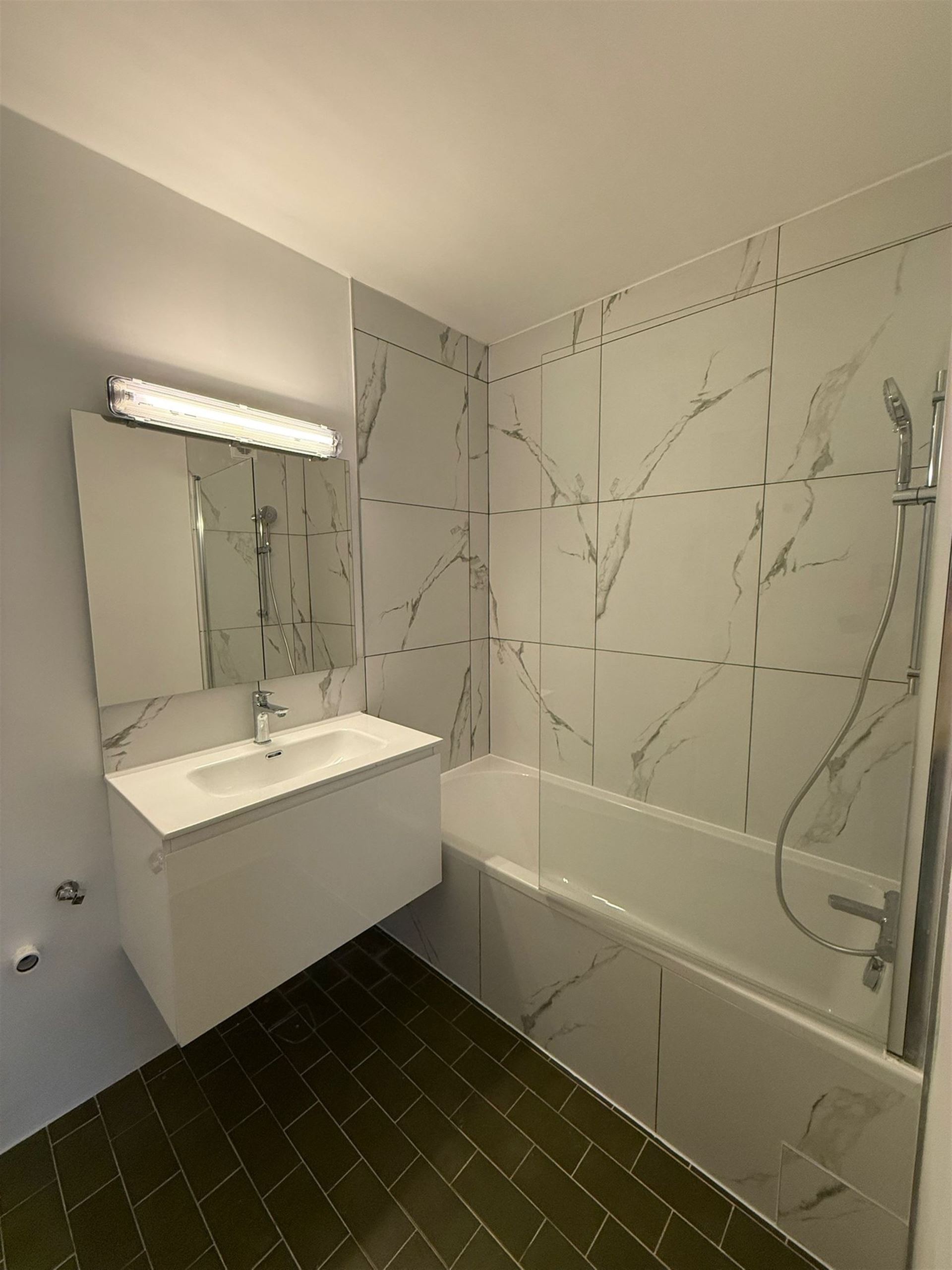 Bright 2-bedroom apartment with terrace in the centre of Mechelen - photo 4