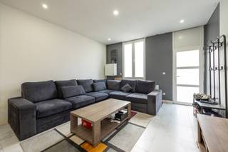 Deze leuke woning is gelegen in een rustige buurt in Hoboken, op een boogscheut van winkels, horeca, openbaar vervoer, scholen, enzovoort.Het...