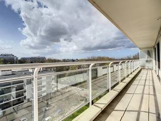 Gezellig appartement met 2 slaapkamers en mooi terras te Berchem!GA NAAR WWW.DEBOERENPARTNERS.BE OM RECHTSTREEKS UW ONLINE AFSPRAAK IN TE PLANNENDit...