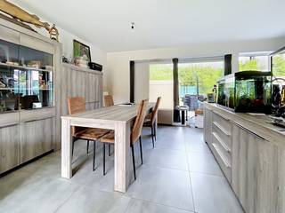 Deze instapklare nieuwbouwwoning is de ideale plaats om een thuis op te bouwen en beschikt bovendien over een tuin, carport en fietsenberging...