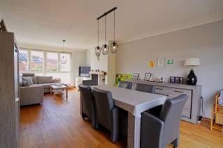 Op zoek naar een woning met ruimte, licht en een rustige ligging? Dan is deze verzorgde bell-etage zeker een bezoek waard!Gelegen in een doodlopende...