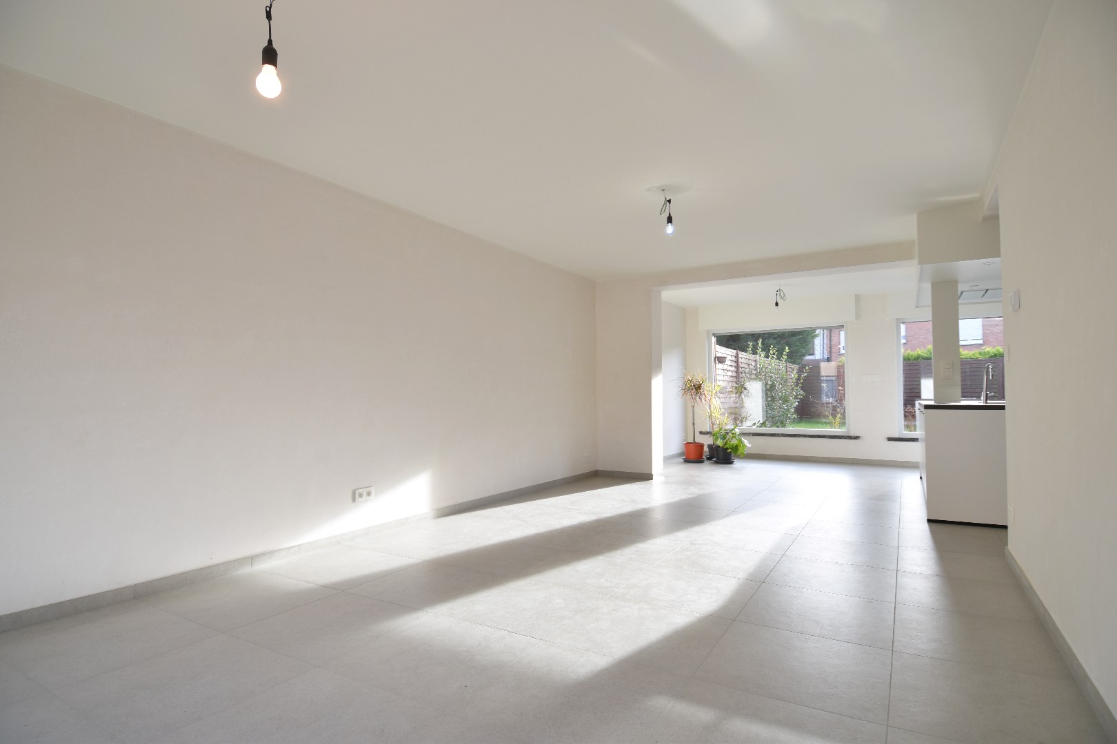 Volledig gerenoveerde woning met tuin en 3 slaapkamers - foto 3