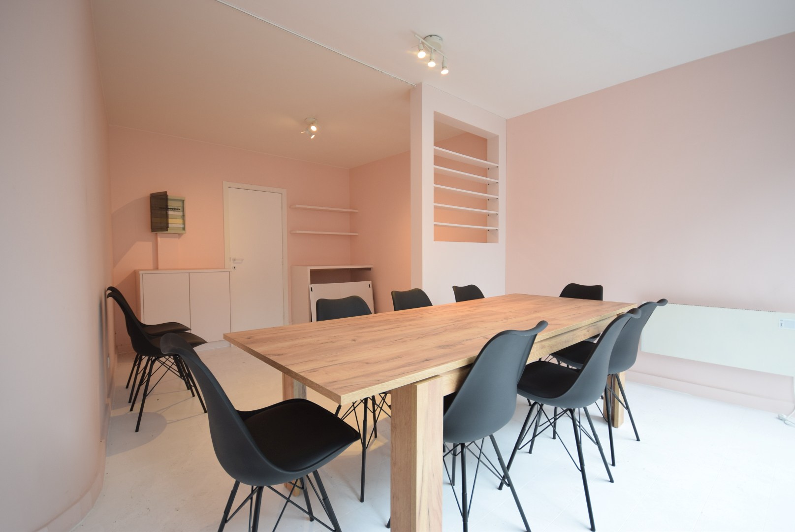 CENTRAAL GELEGEN KLEINE WINKELRUIMTE IN HET STADSCENTRUM - foto 1