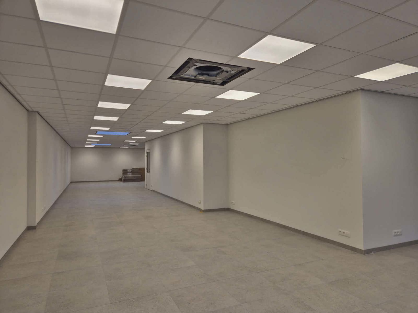 Nieuwbouw handelsgelijkvloers op het Dorp in Serskamp - foto 4