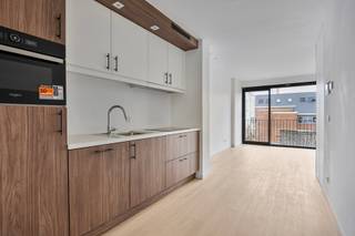 <span><strong>**Vraag uw brochure/bezoek aan!**</strong></span><br /><br />Welkom in Residentie Jacob in het hartje van het bruisende Leuven. Jacob ligt op een uiterst gunstige locatie in de Tervuursestraat, in de nabijheid van allerlei gerelateerde KUL faculteiten binnen de ring en op wandelafstand van Gasthuisberg. Op het einde van de straat bevindt zich de Tiensepoort, dit vormt de fietsdoorgang tussen de campussen situerende in centrum Leuven en de campussen gelegen in Heverlee.<br /><br />De residentie biedt 4 hoogwaardige flats aan, met elk een terras. De units zelf laten niets aan de verbeelding over en zijn geschikt voor universiteitsstudenten, doctoraatstudenten, ... kortom, iedereen op zoek naar een comfortabele thuis. Elke flat wordt aangeboden met privatief sanitair, aparte slaapkamer, ingerichte keuken en buitenruimte. Ideaal voor verdere toekomstplannen!<br /><br />Op zoek naar een stabiele investering? Residentie Jacob is het juiste adres!<br /><br /><span><strong><span><span>Interesse? Vraag je brochure op en plan uw bezoek in met onze Expert Investeringsvastgoed: jacky@connect-immo.be of 0495 53 46 49</span><br /></span></strong><span><br /><span>EPB startverklaring<br />Verkoop onder registratiestelsel!<br /><span>wche, gdv, gvkr, gvv</span></span></span></span>