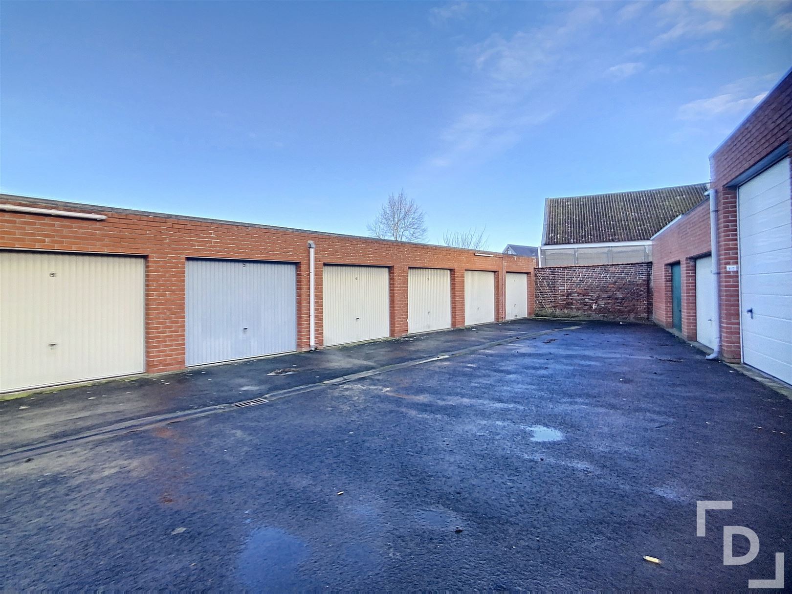 Garagebox te koop dichtbij het station van Ieper. - foto 4