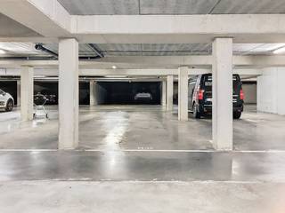 Autostaanplaats te huur dichtbij het centrum en het station in Sint-Niklaas. <br />Huurprijs 70,00 euro per maand. <br />Onmiddellijk beschikbaar.