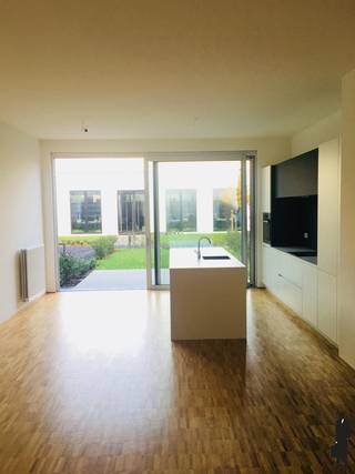 Ontdek dit gezellig gelijkvloers appartement met 2 slaapkamers en mooie tuin, gelegen in het bruisende Zurenborg. Dankzij de praktische...