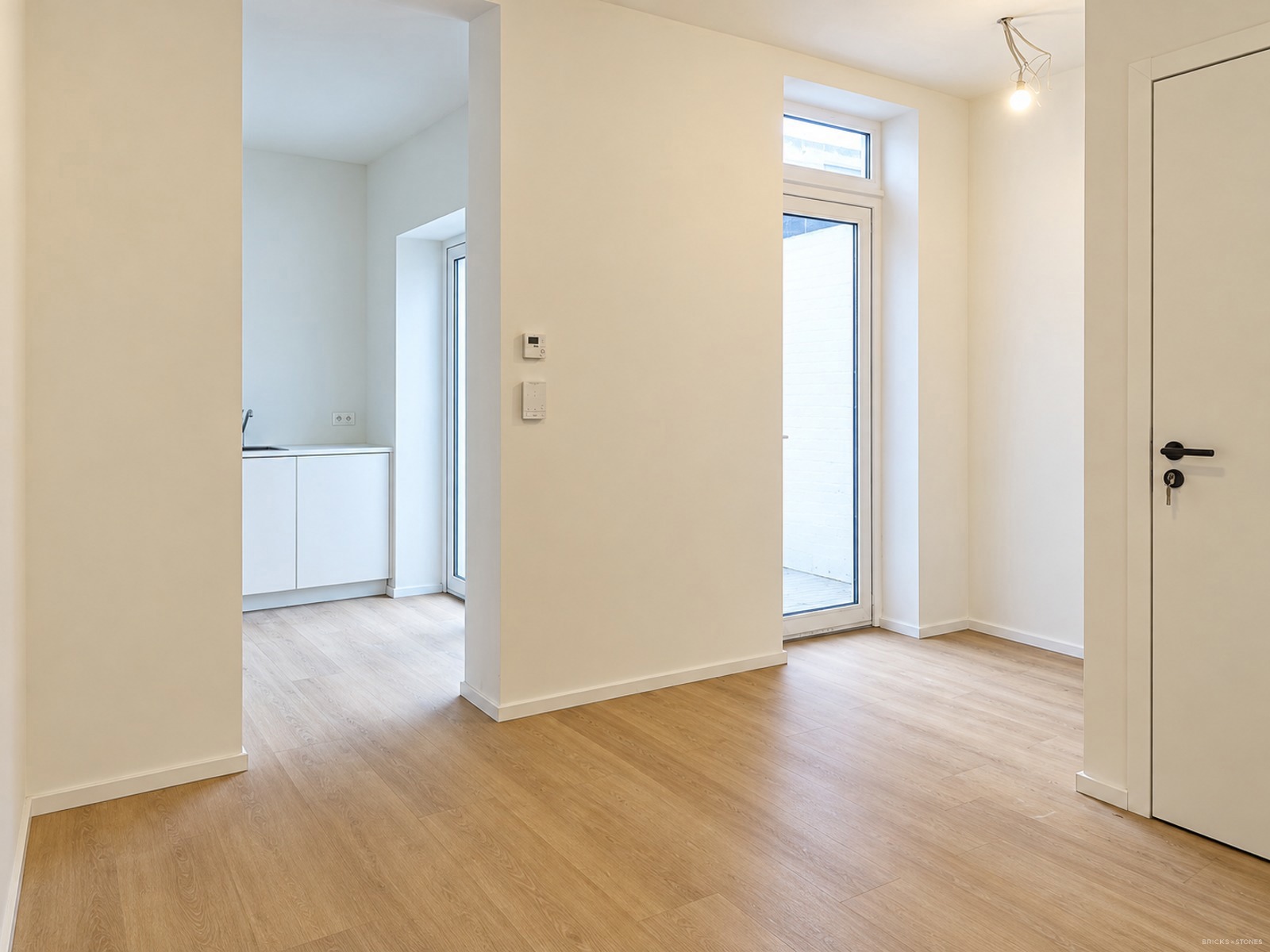 Smaakvol gerenoveerd commercieel gelijkvloers - foto 4
