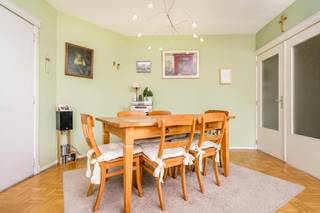 Instapklaar appartement met 2 slaapkamers, kelder en eventueel meubels. We vinden dit mooi appartement op het einde van de August Vermeylenlaan,...