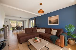 Welkom in deze gezellige en instapklare woning, ideaal gelegen in een doodlopende straat in Berendrecht. Deze woning combineert ruimte, comfort...