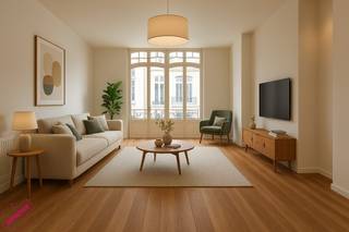 Uniek en prachtig appartement in prachtig gebouw op Zurenborg! Luxueus gerenoveerd op een zeer goede ligging met terras.<br />Indeling: vanuit de lift betreden we de inkomhal van het appartement. We gaan door naar de ruime open keuken – welke voorzien is van alle gebruikelijke toestellen van SIEMATIC: koelkast, diepvries, vaatwasser, inductie kookplaat en FRANCKE afzuigsysteem. De open keuken geeft uit op de ruime en lichtrijke woon -/ eetruimte van 40m². Er zijn 3 slaapkamers van 22m² , 12m² en 10m². De grote slaapkamer aan de voorzijde is met en suite badkamer – voorzien van douche én bad, dubbele lavabo met badkamermeubel en WC. De overige slaapkamers zijn gelegen aan de achterzijde met elks een eigen badkamer met douche, lavabo en handdoekdroger. <br />Verder is er een aparte berging met de nodige aansluitingen voor een wasmachine. Ook is er een kelderberging voorzien.<br />Maandelijkse kosten € 125 voor onderhoud van de gemene delen. Alle nutsvoorzieningen met eigen meter. EPC van 190 kWh. <br />Mogelijkheid om parking te huren aan 125 euro per maand.<br />Het appartement kan ook op vennootschap gehuurd worden!