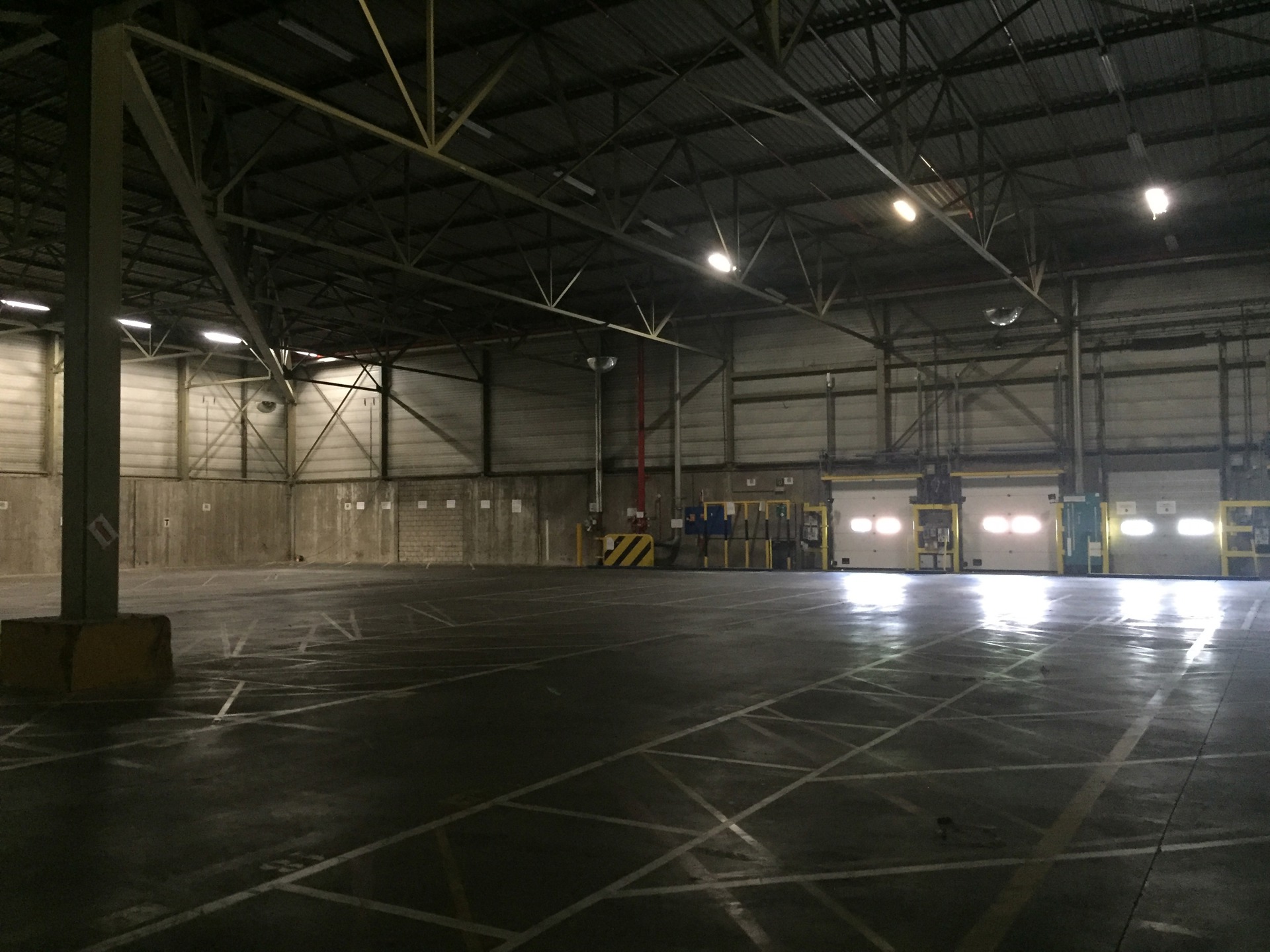 Magazijnen 9.303m² + loskades en verharde terreinen te huur. - foto 4